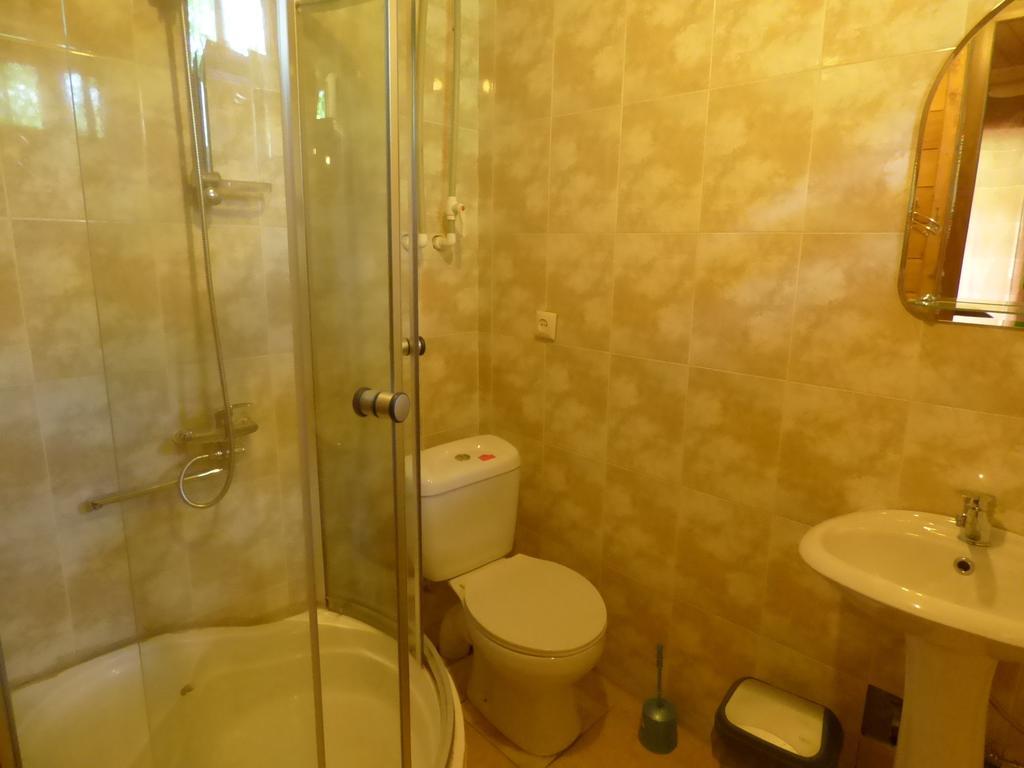 Hotel Hatsvali Mestia Habitación foto